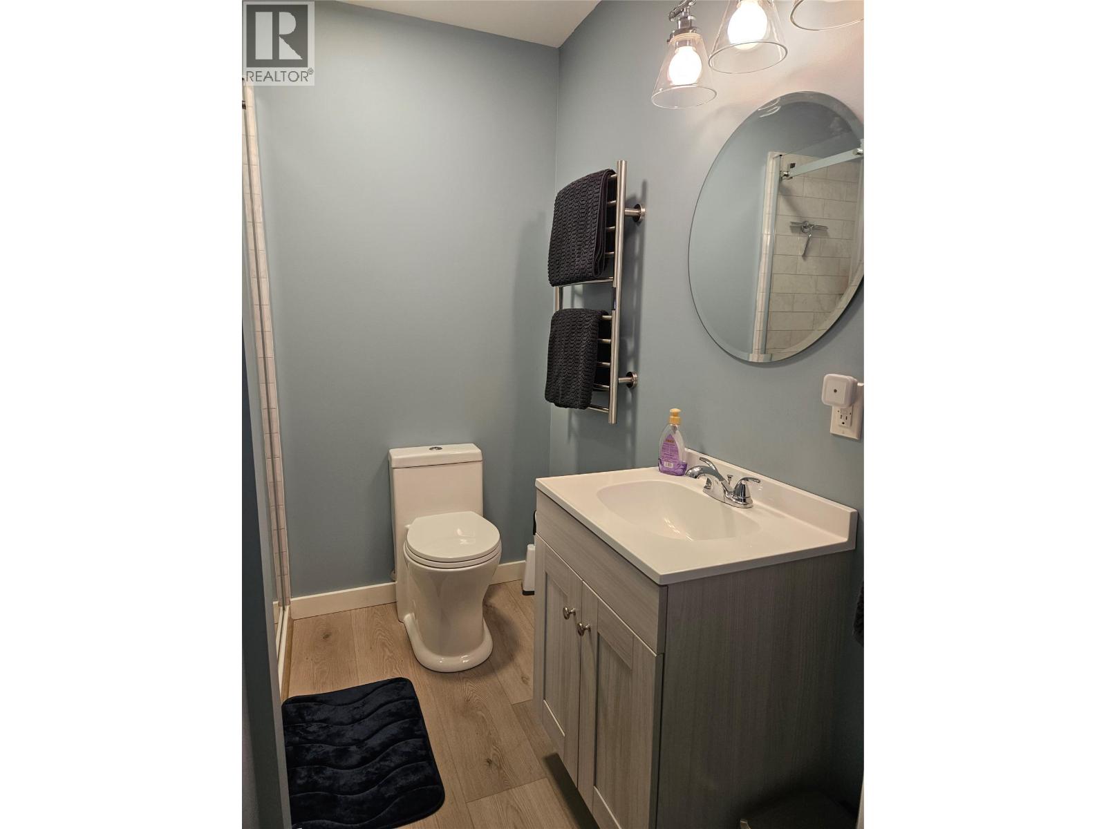 301 5TH Street NW, Nakusp