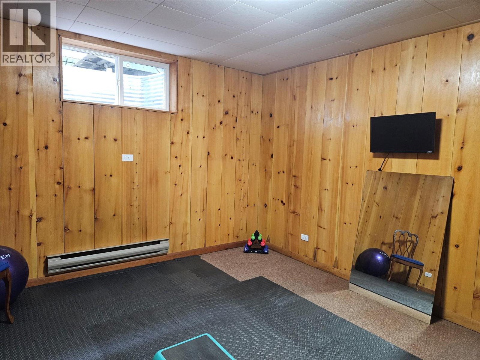 301 5TH Street NW, Nakusp