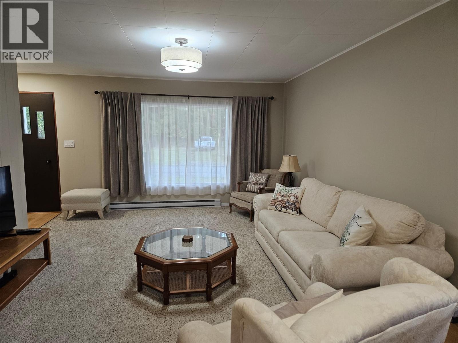 301 5TH Street NW, Nakusp