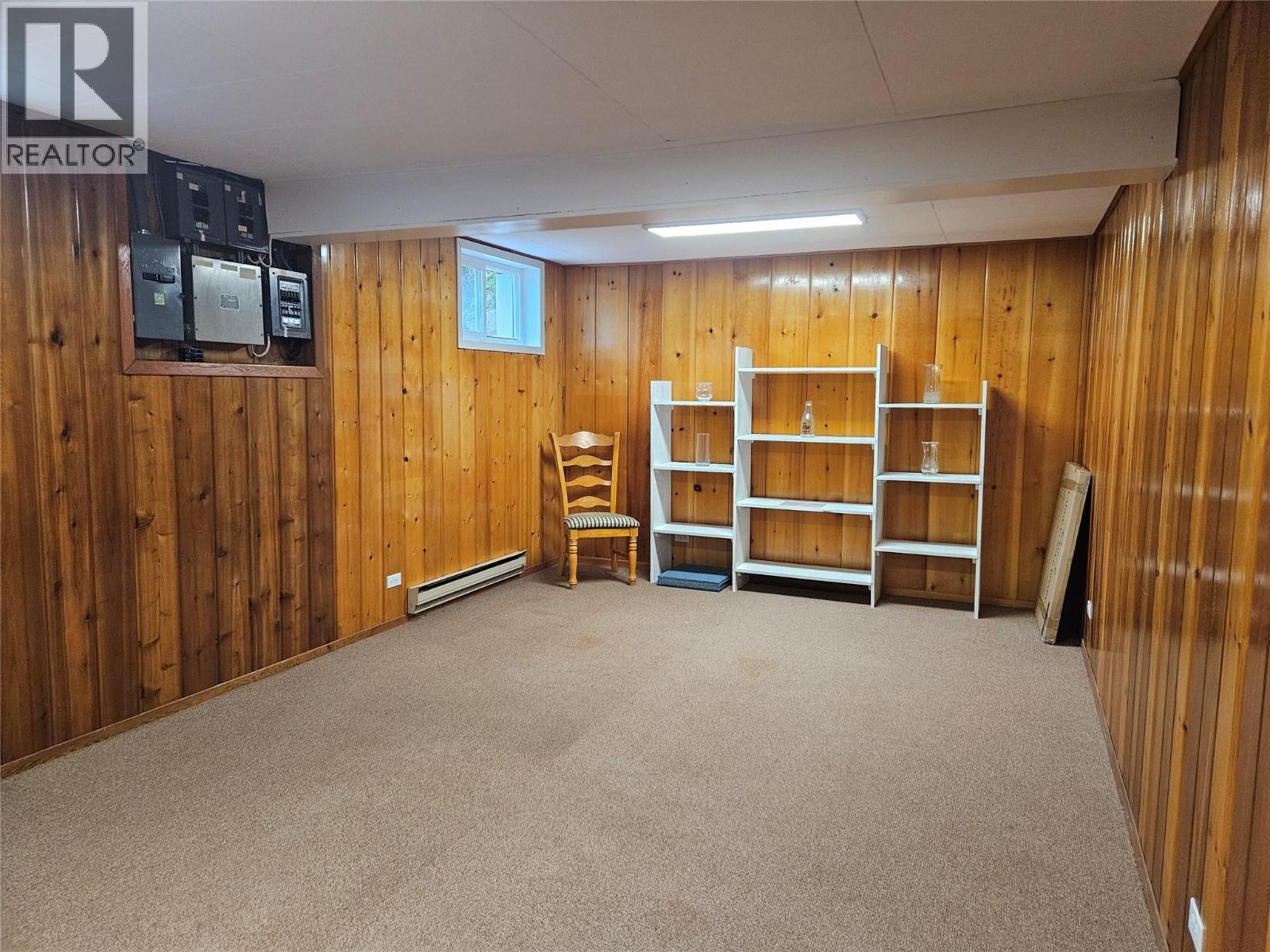 301 5TH Street NW, Nakusp