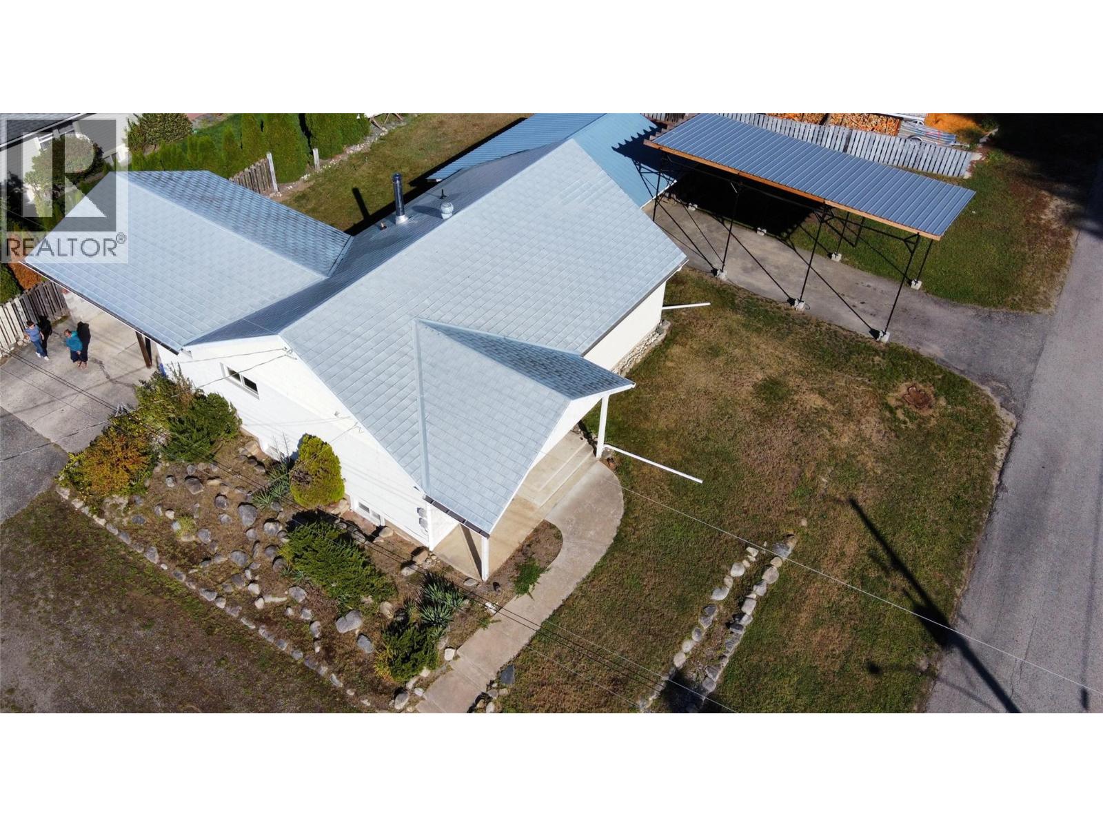 301 5TH Street NW, Nakusp