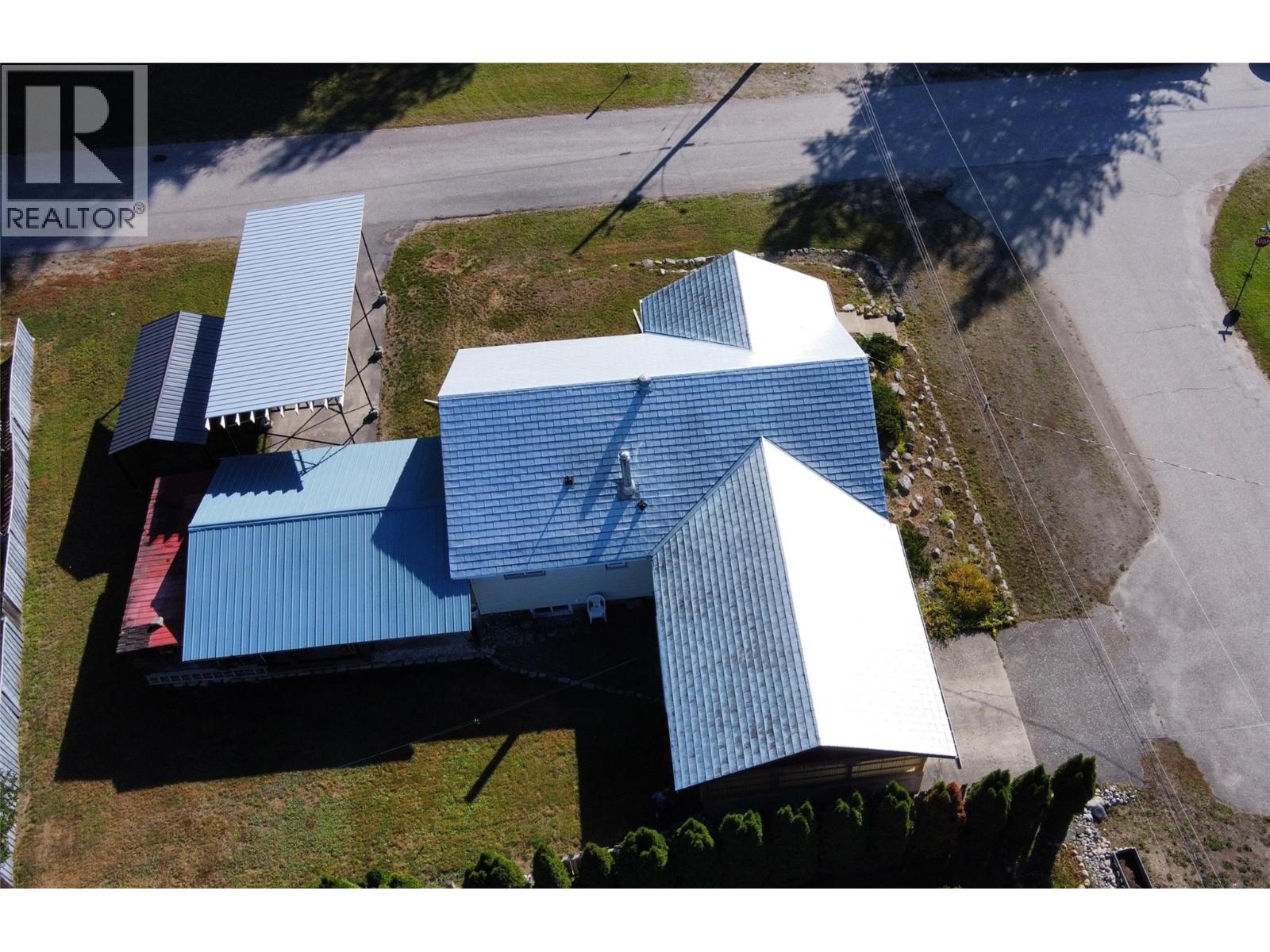 301 5TH Street NW, Nakusp