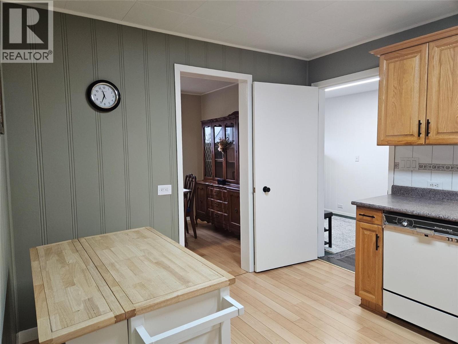 301 5TH Street NW, Nakusp