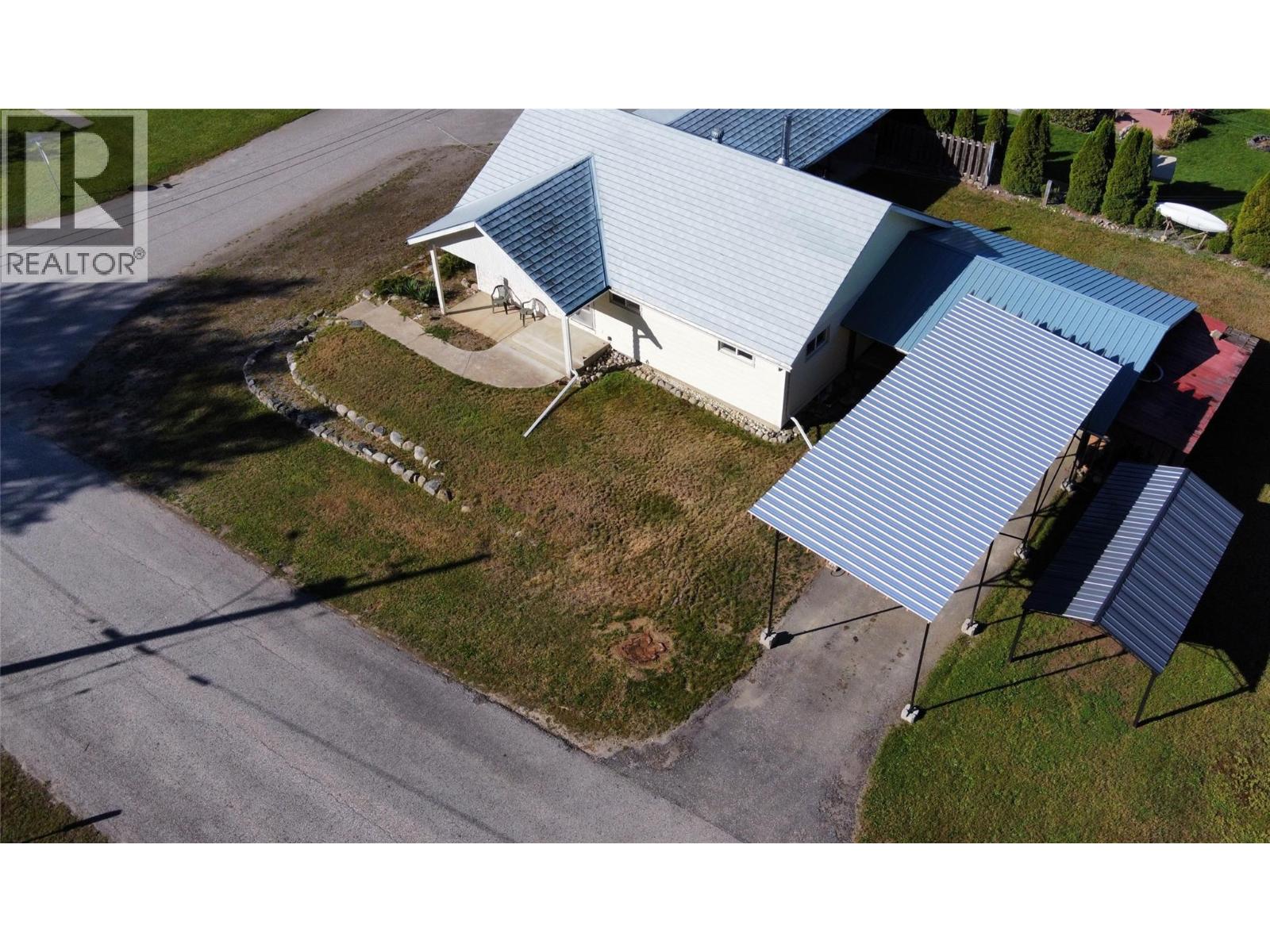 301 5TH Street NW, Nakusp