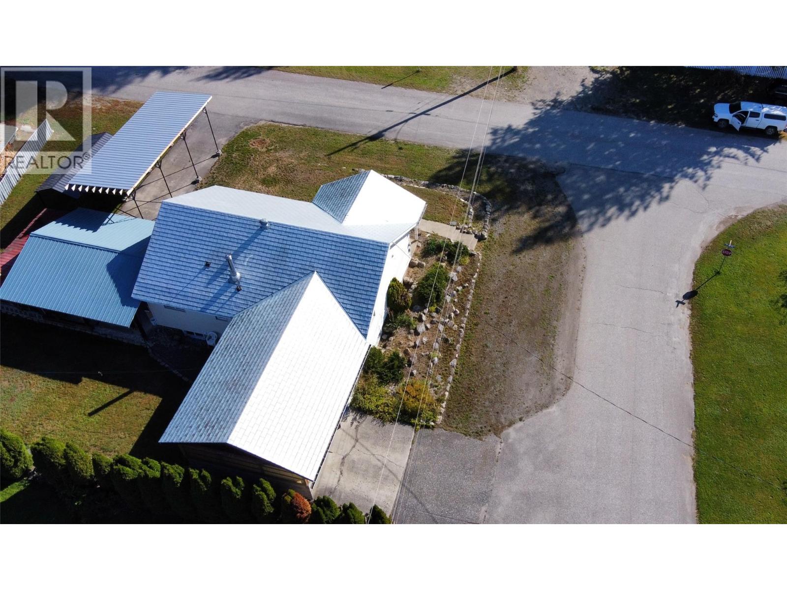 301 5TH Street NW, Nakusp