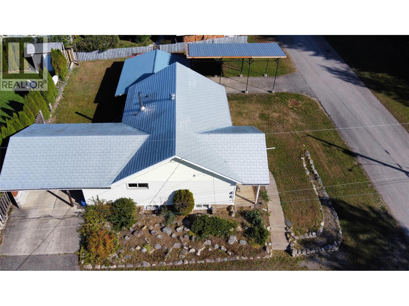 301 5TH Street NW, Nakusp
