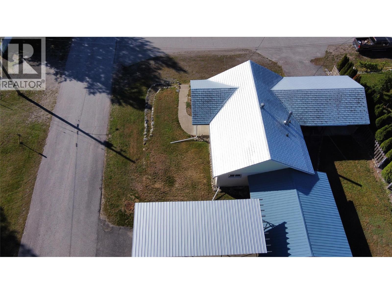301 5TH Street NW, Nakusp