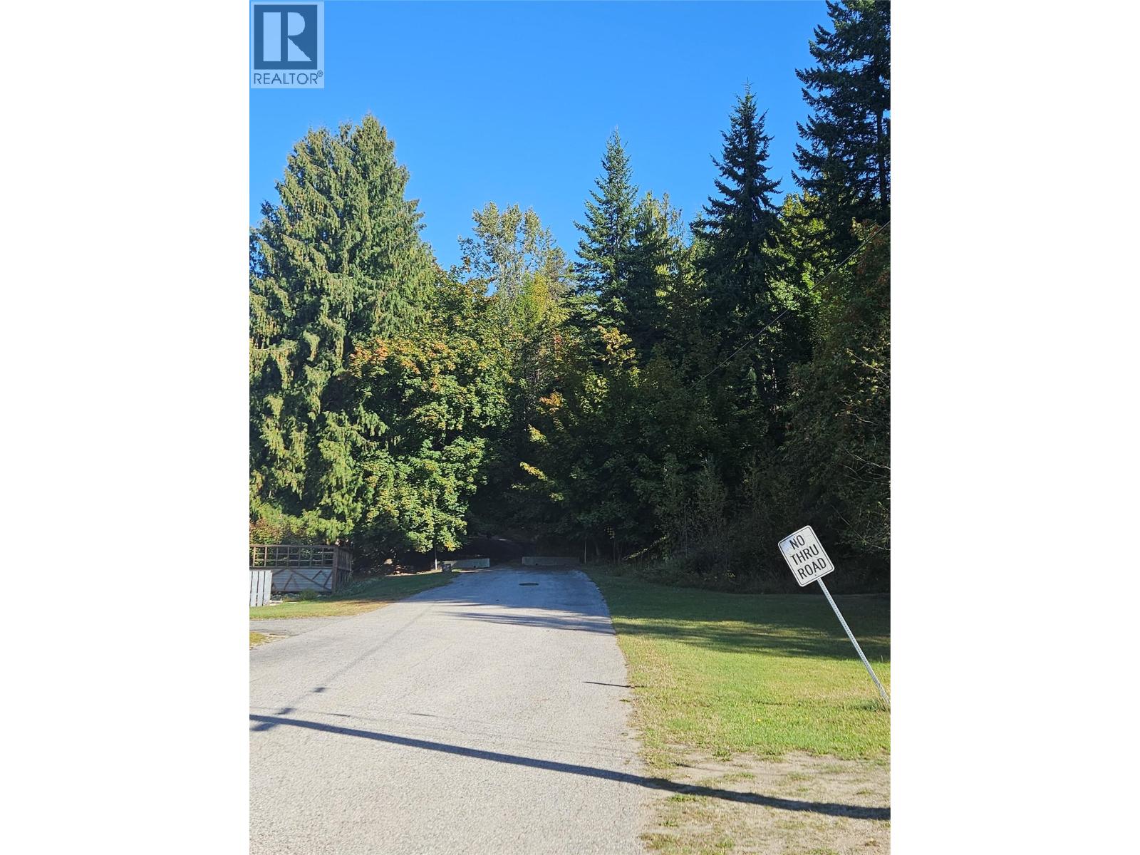 301 5TH Street NW, Nakusp