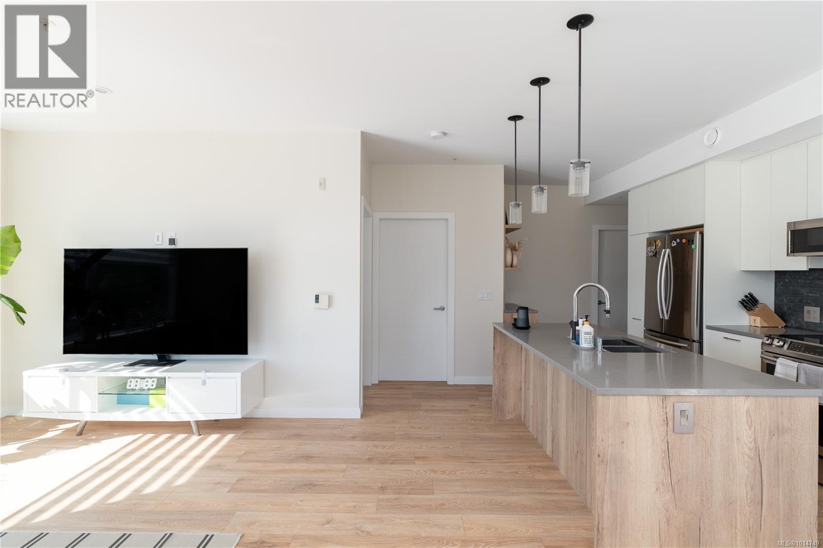 202 1588 North Dairy Rd, Saanich