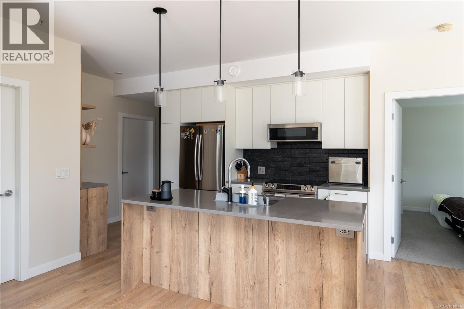 202 1588 North Dairy Rd, Saanich