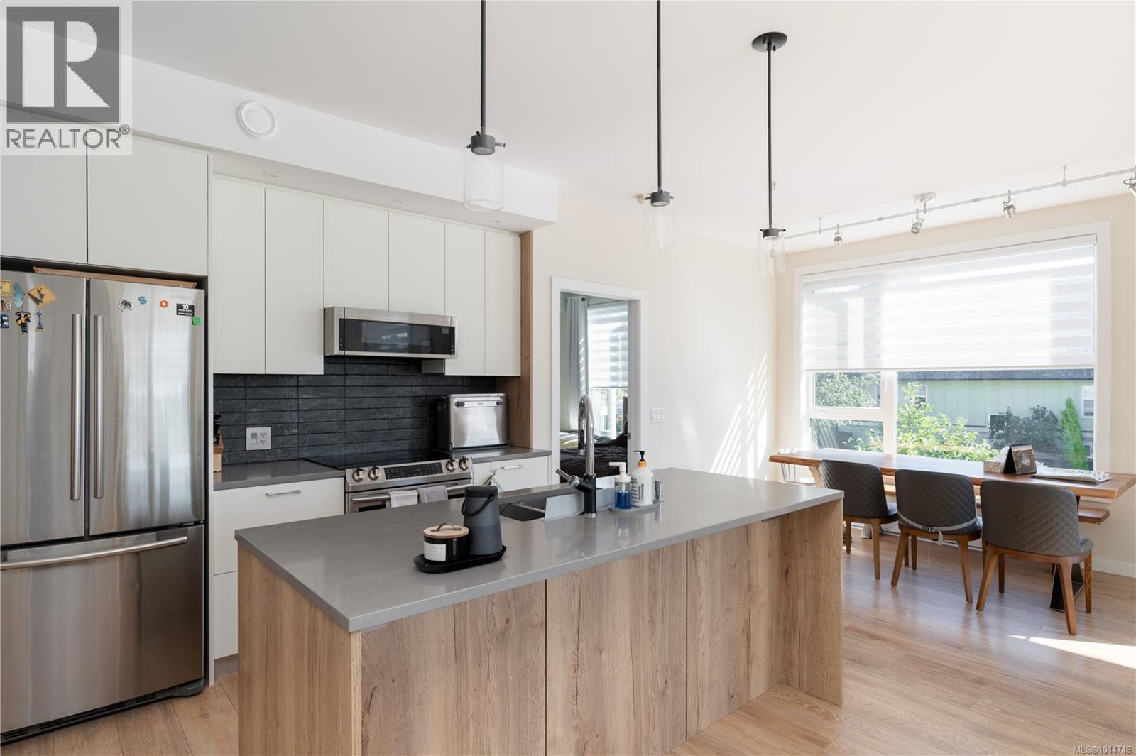 202 1588 North Dairy Rd, Saanich