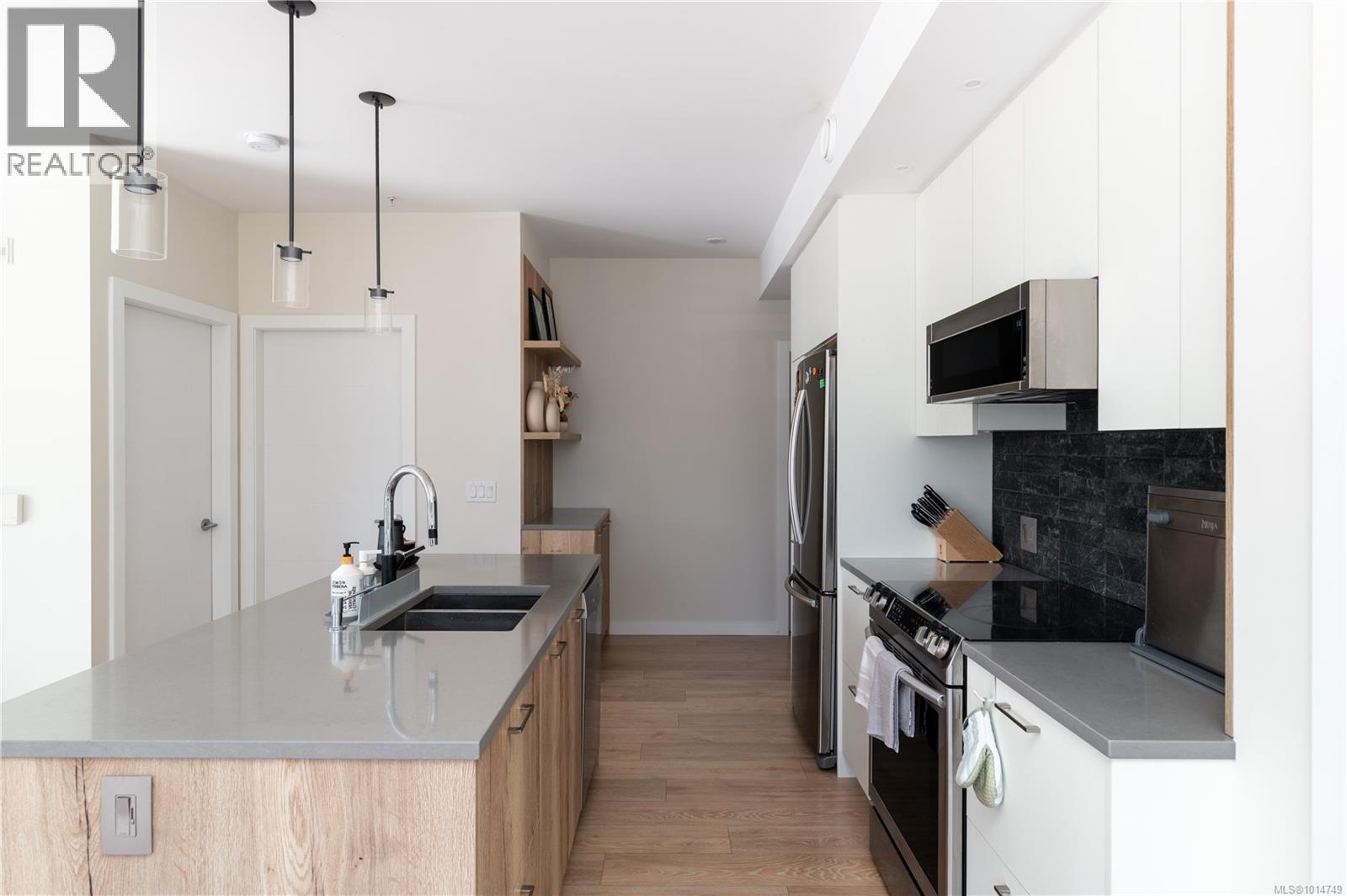 202 1588 North Dairy Rd, Saanich
