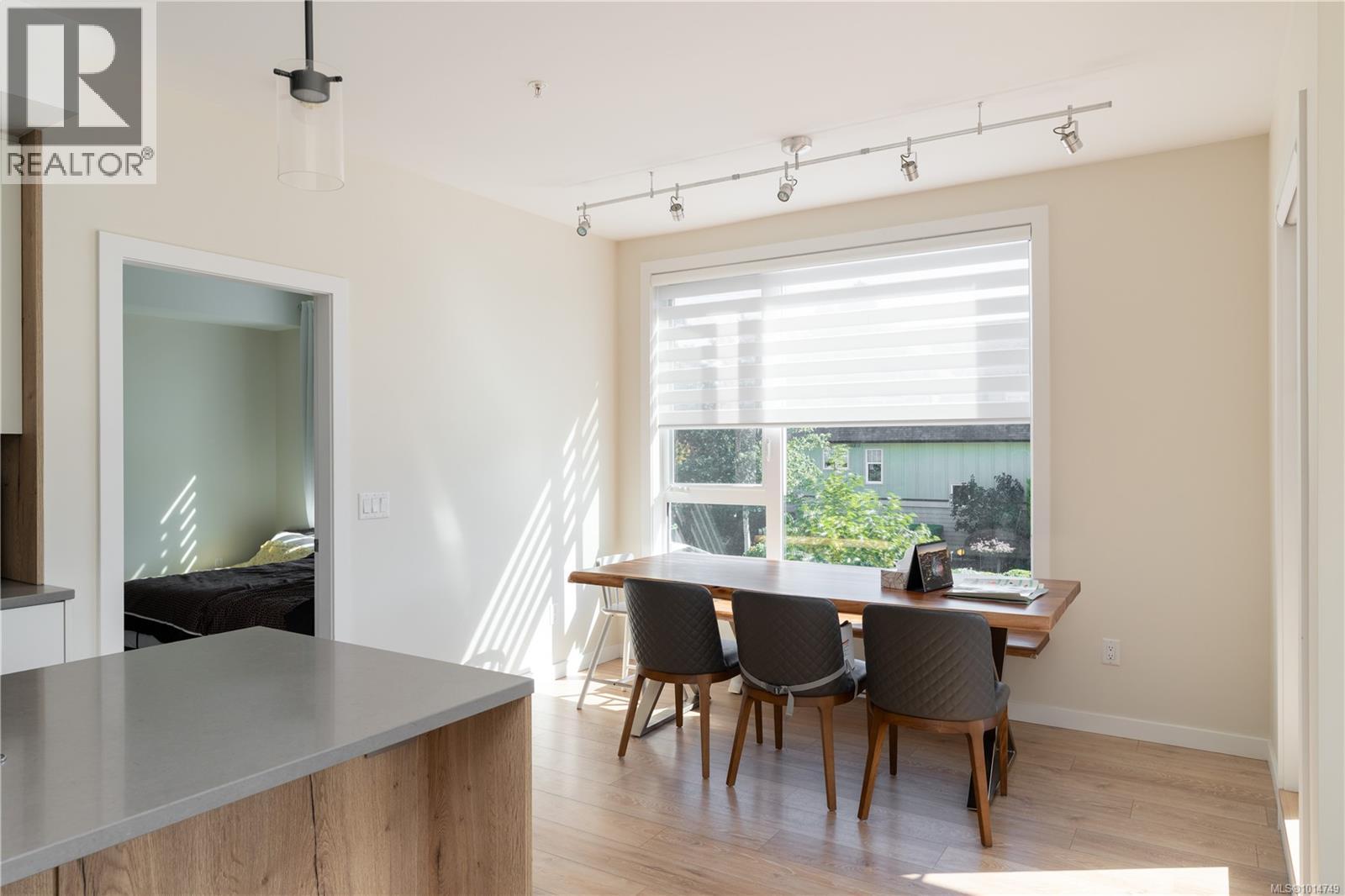 202 1588 North Dairy Rd, Saanich