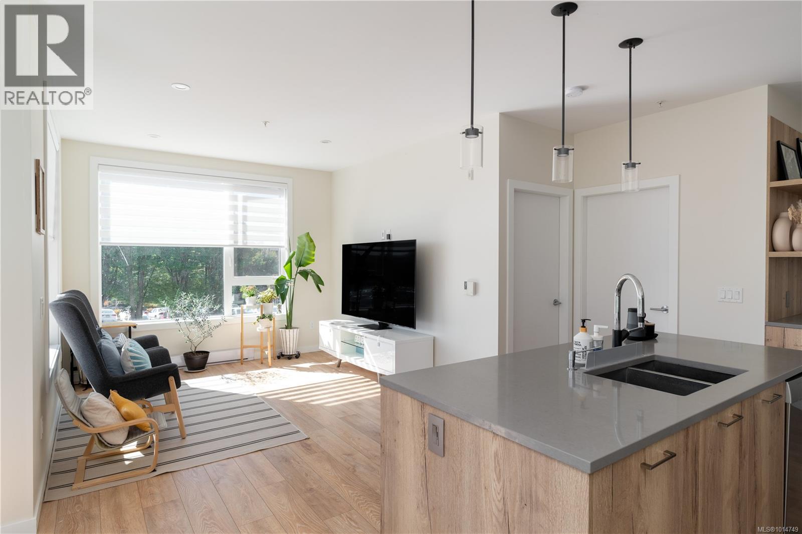 202 1588 North Dairy Rd, Saanich