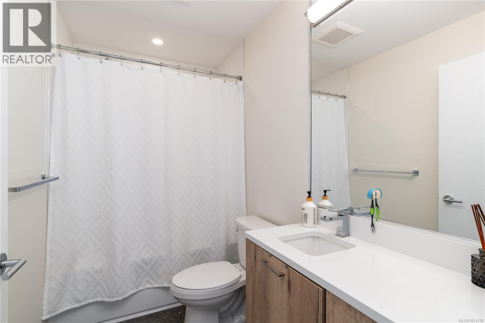 202 1588 North Dairy Rd, Saanich