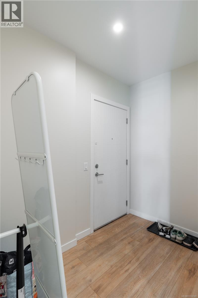 202 1588 North Dairy Rd, Saanich