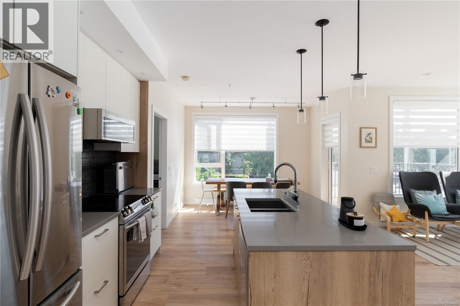 202 1588 North Dairy Rd, Saanich