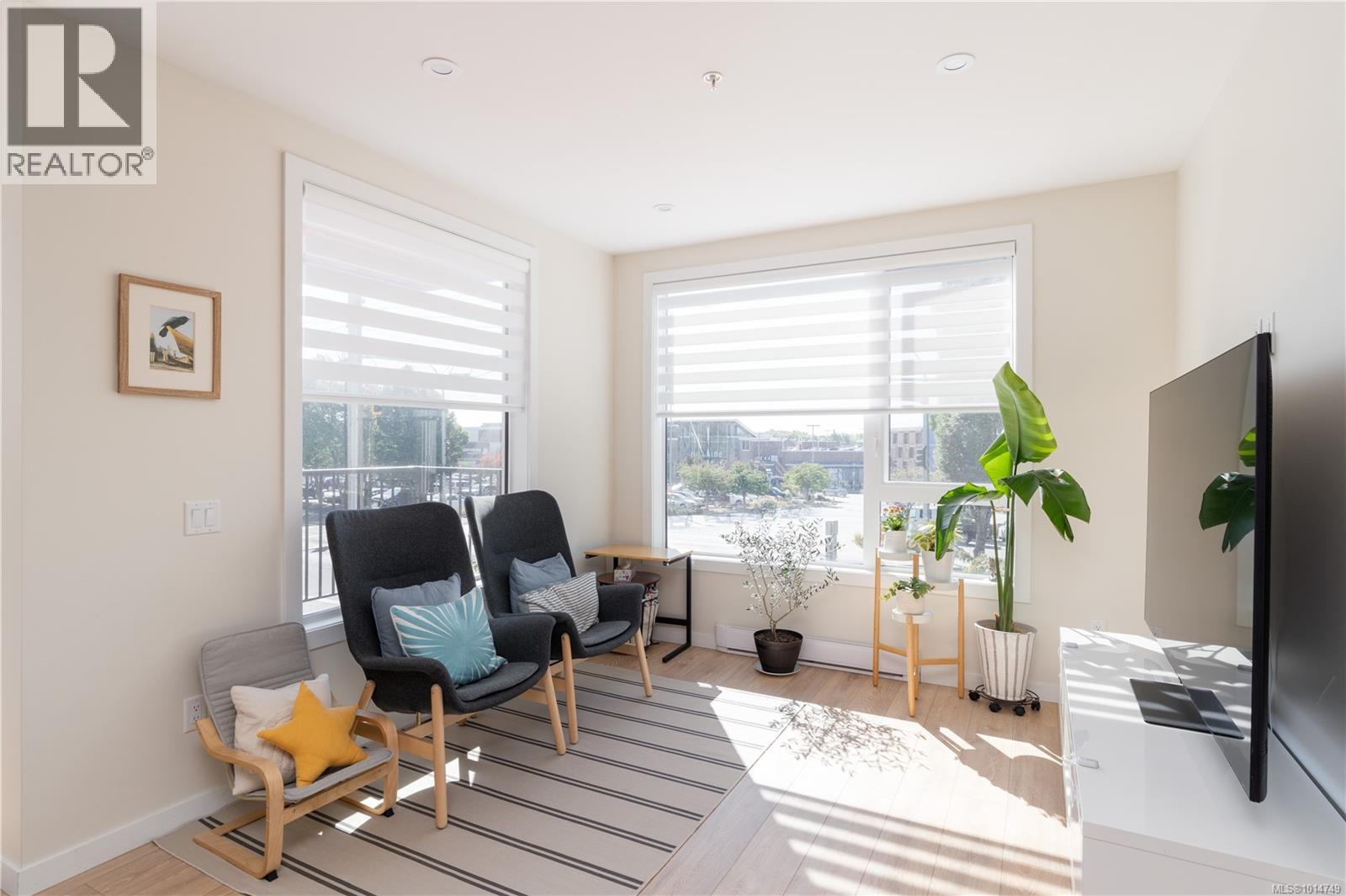 202 1588 North Dairy Rd, Saanich