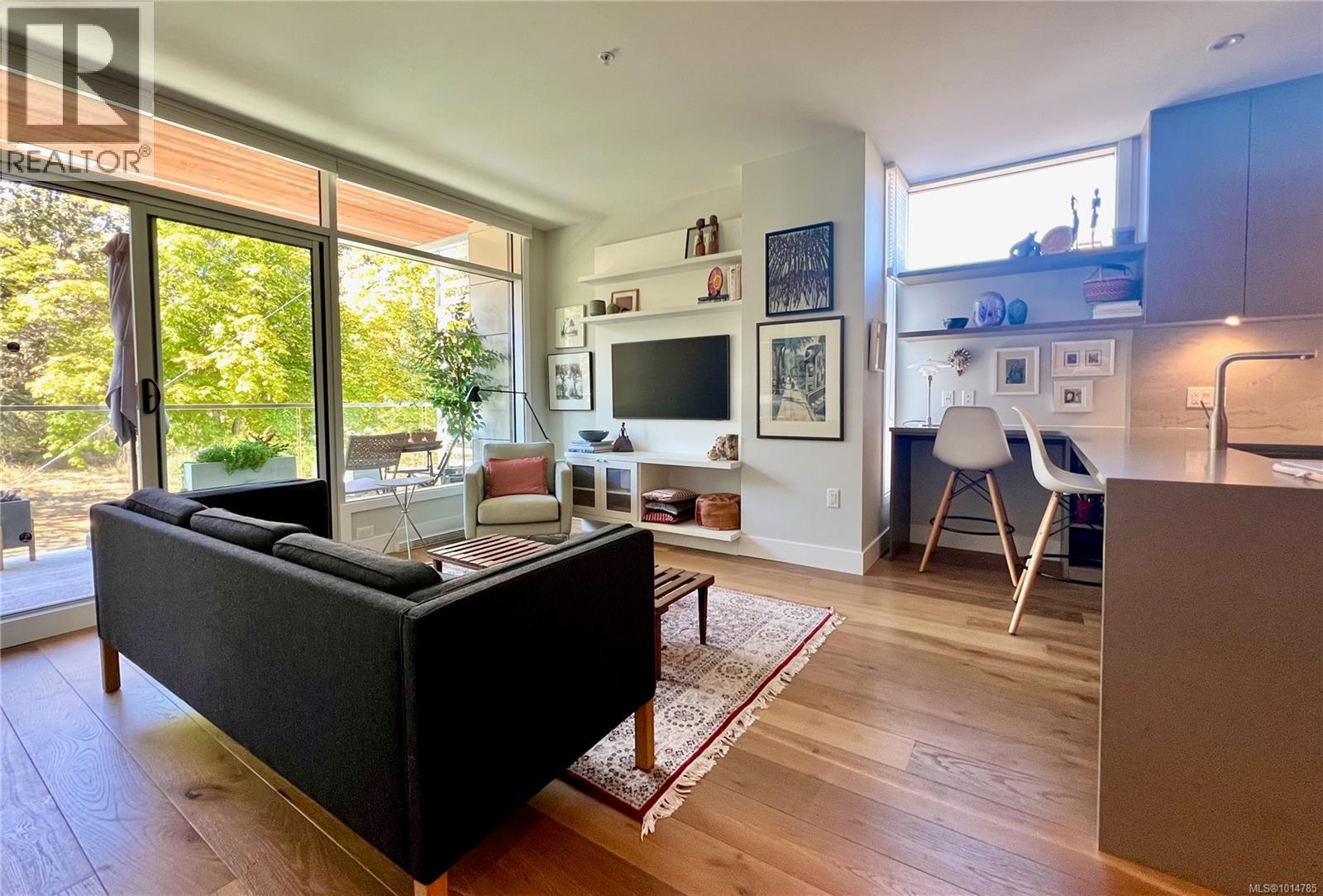 206 986 Heywood Avenue, Victoria