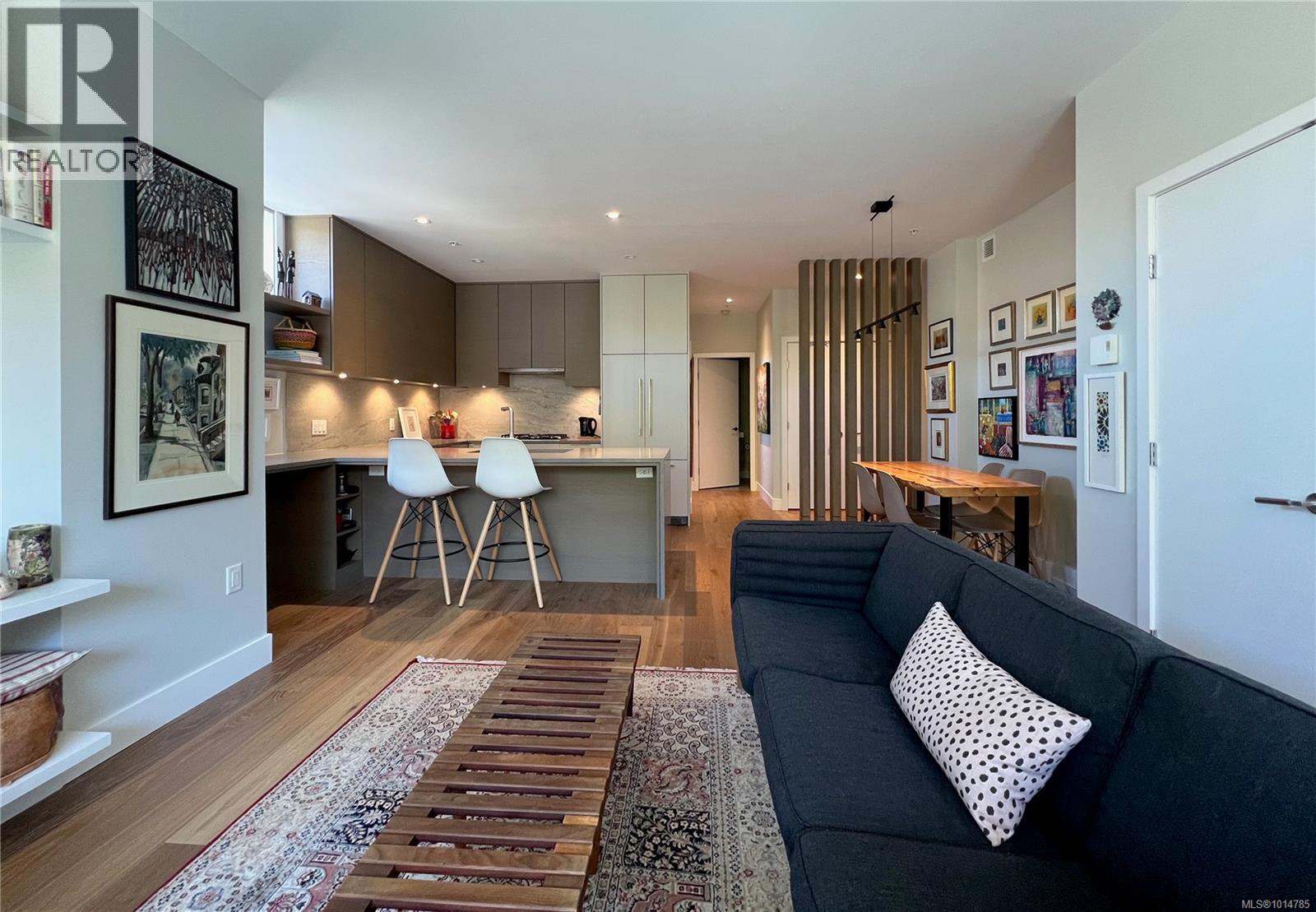 206 986 Heywood Avenue, Victoria