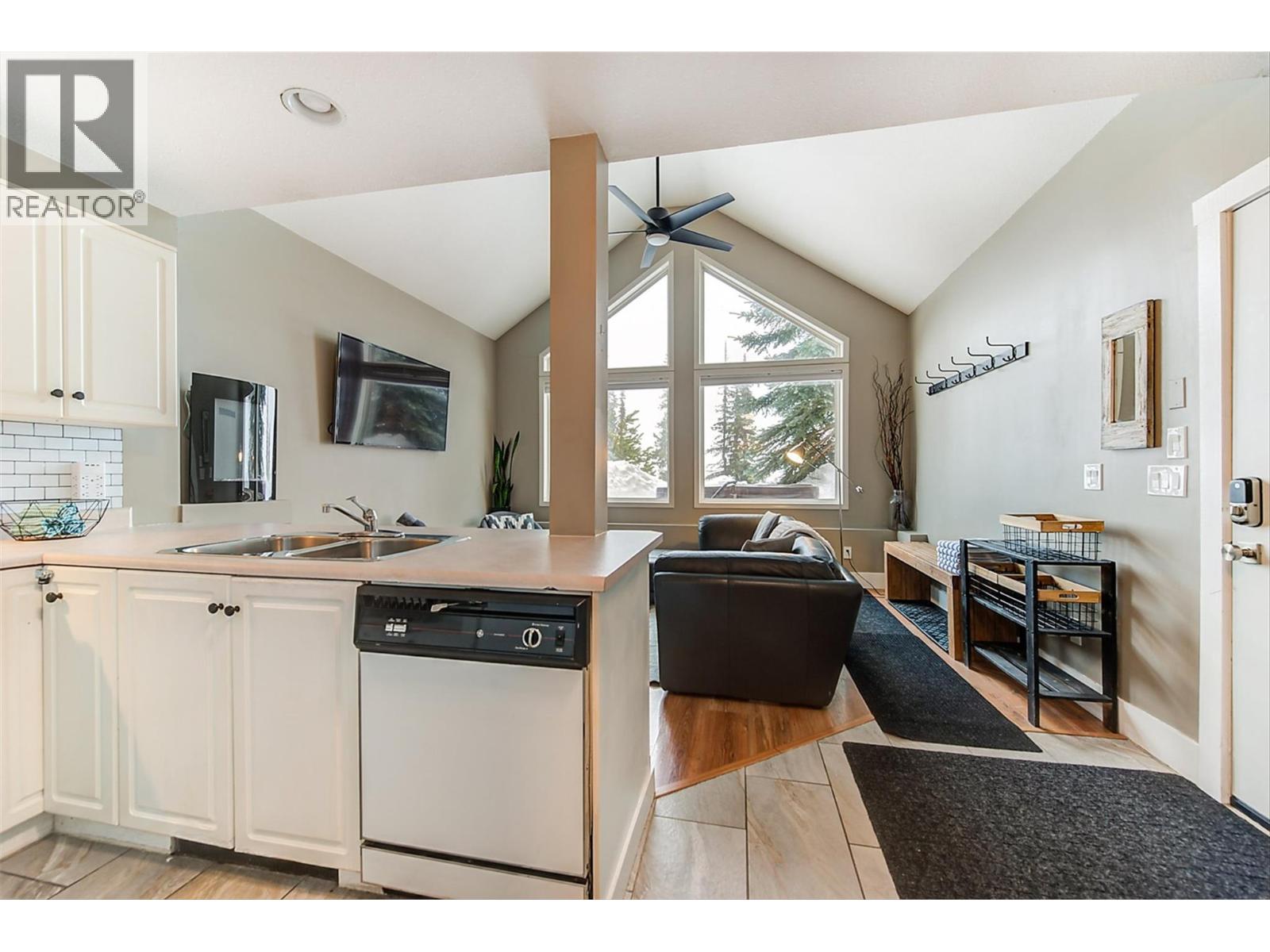 116D 5977 Snow Pines Crescent, Big White