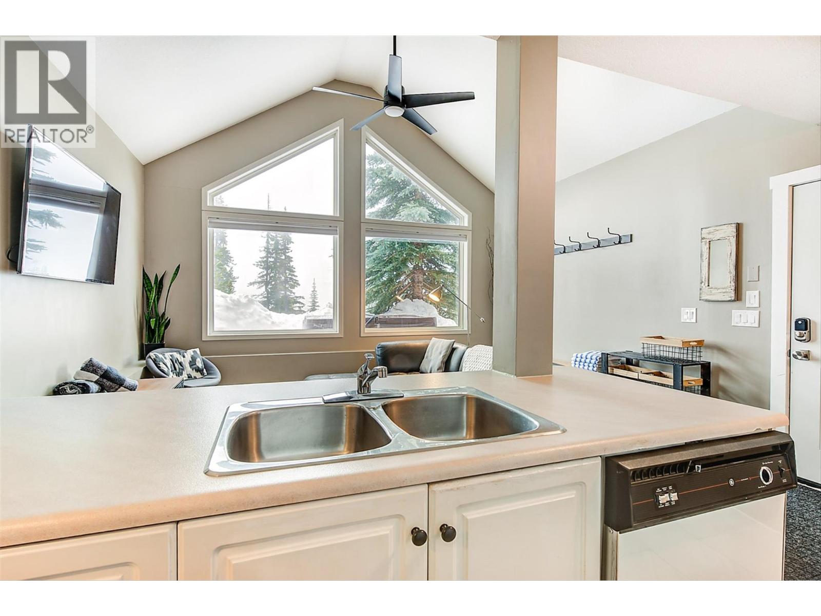 116D 5977 Snow Pines Crescent, Big White