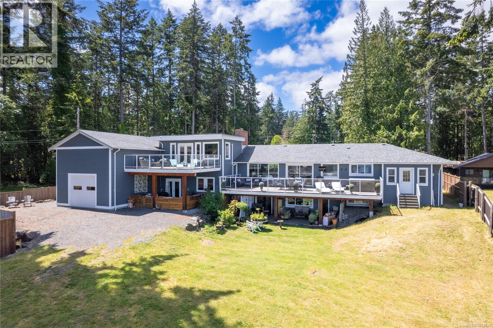 6445 Island Hwy W, Qualicum Beach