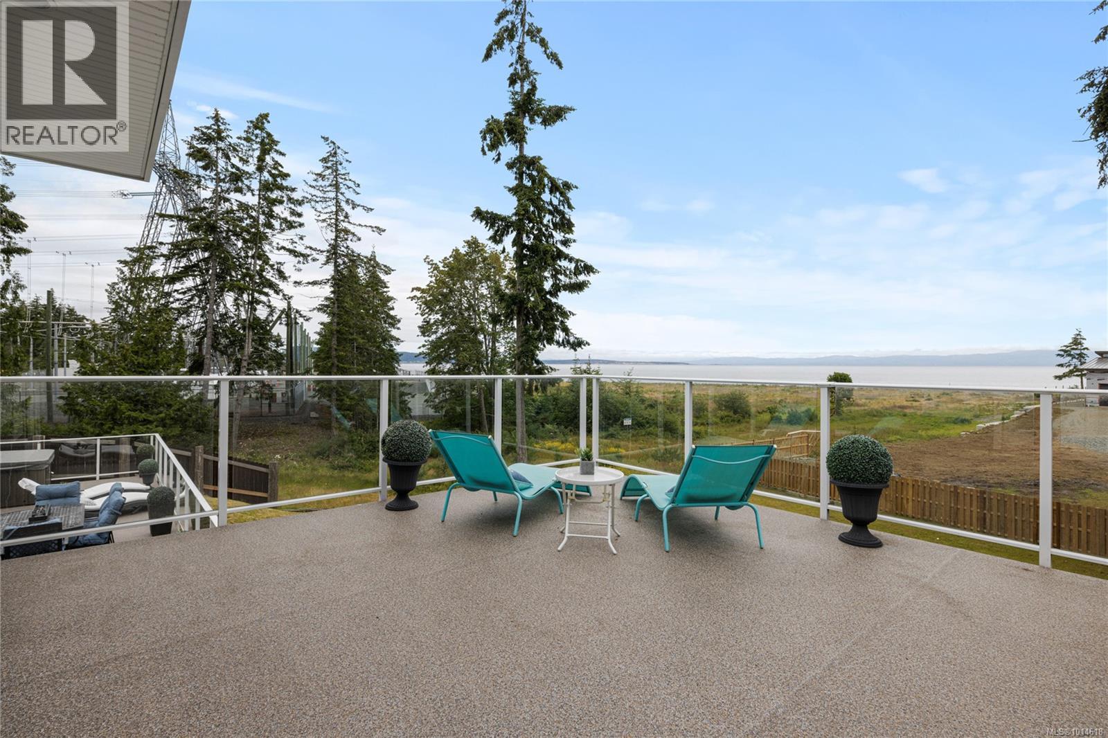 6445 Island Hwy W, Qualicum Beach