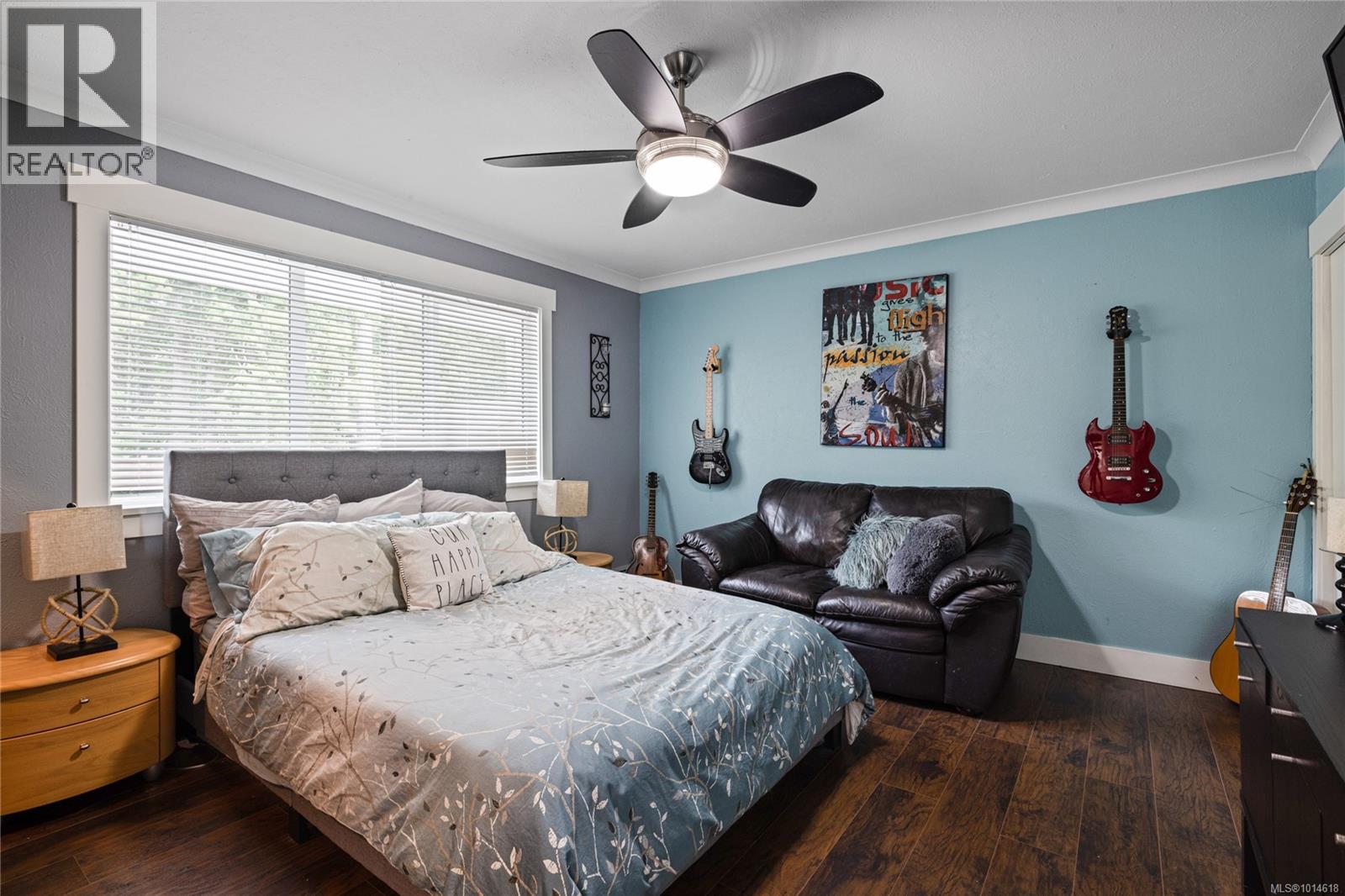 6445 Island Hwy W, Qualicum Beach