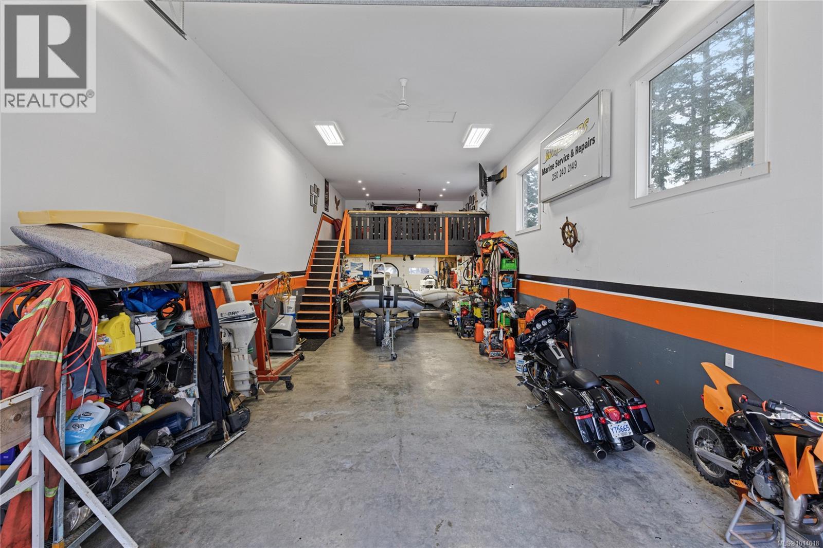6445 Island Hwy W, Qualicum Beach