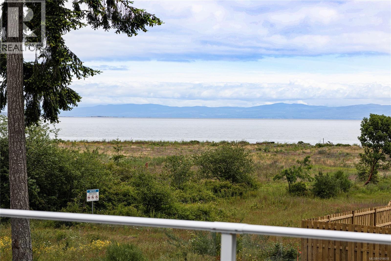 6445 Island Hwy W, Qualicum Beach