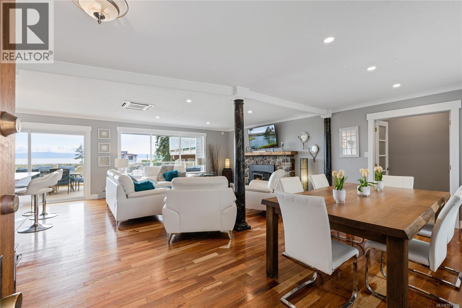 6445 Island Hwy W, Qualicum Beach