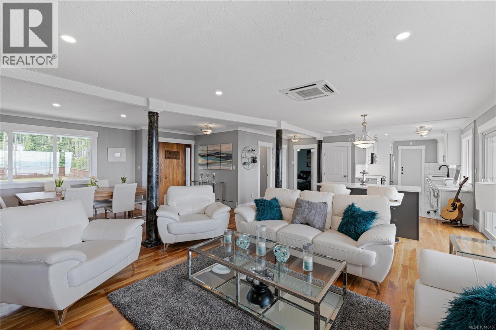 6445 Island Hwy W, Qualicum Beach