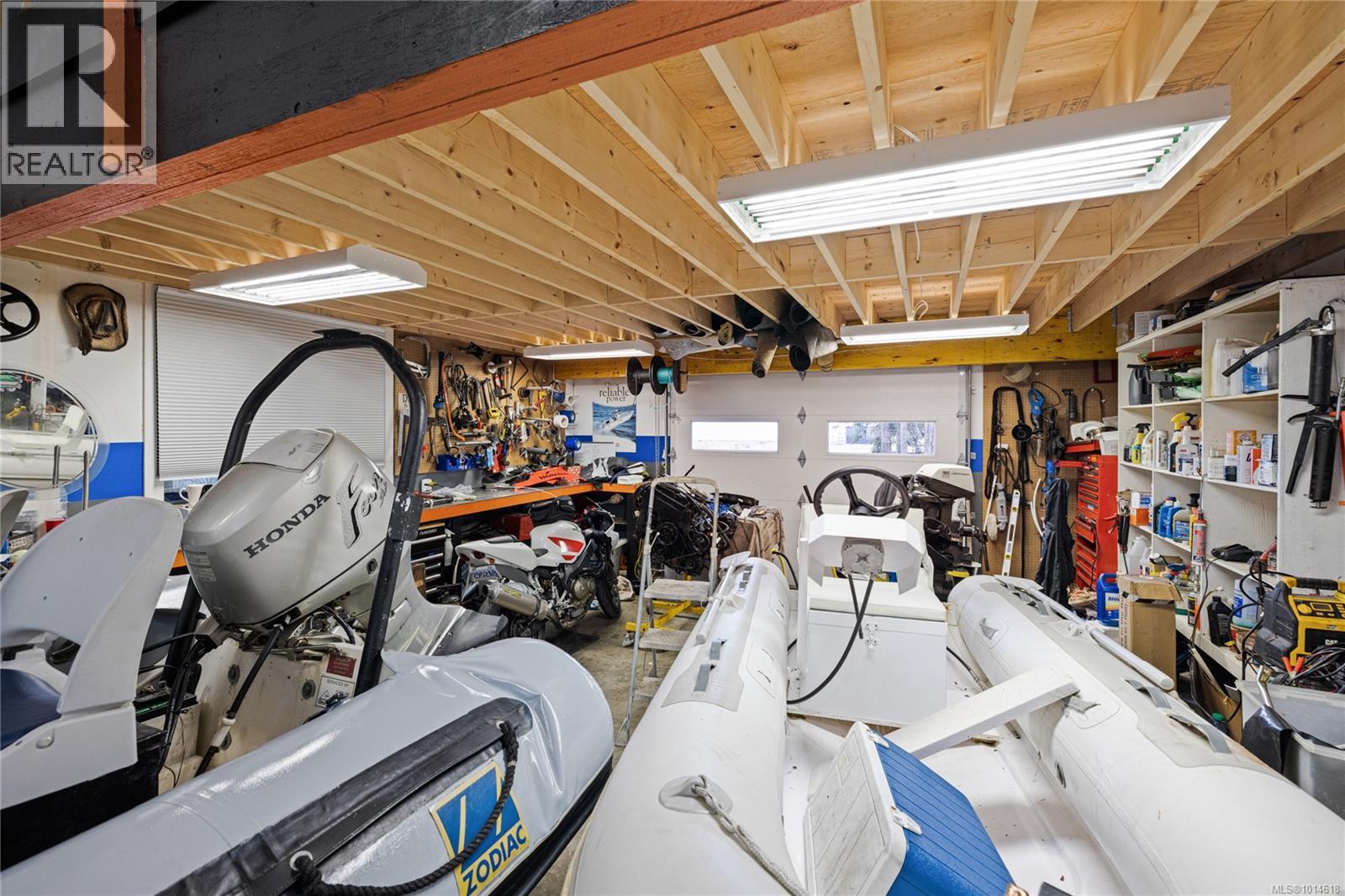 6445 Island Hwy W, Qualicum Beach