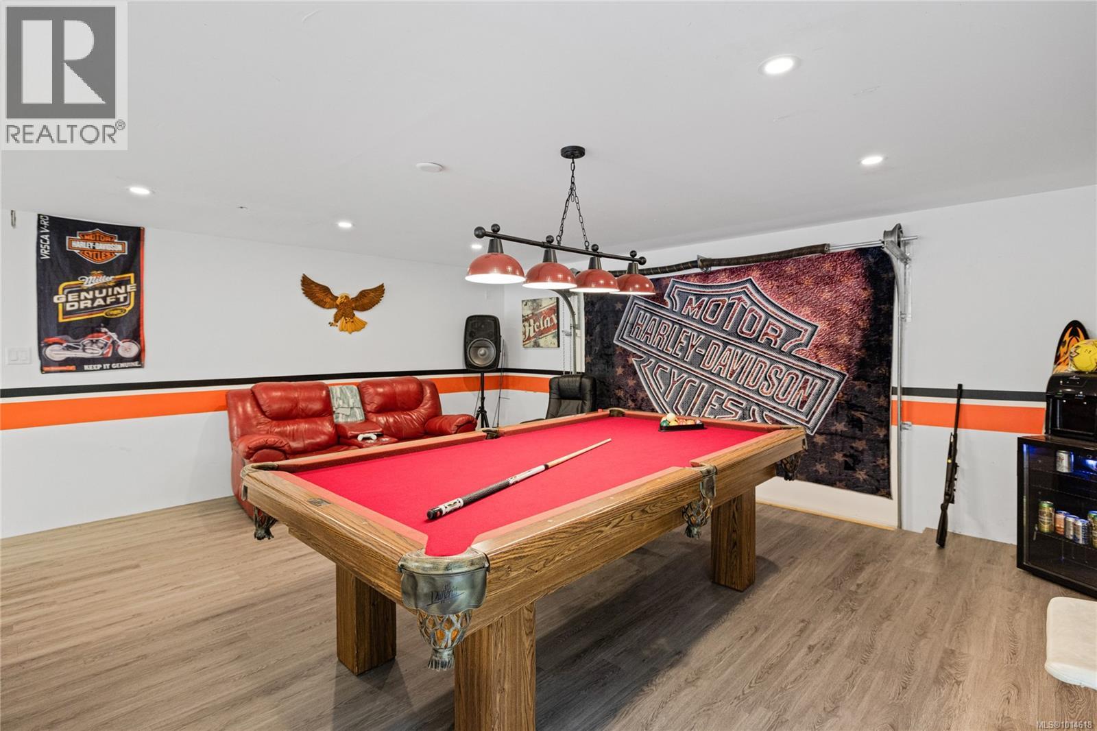 6445 Island Hwy W, Qualicum Beach