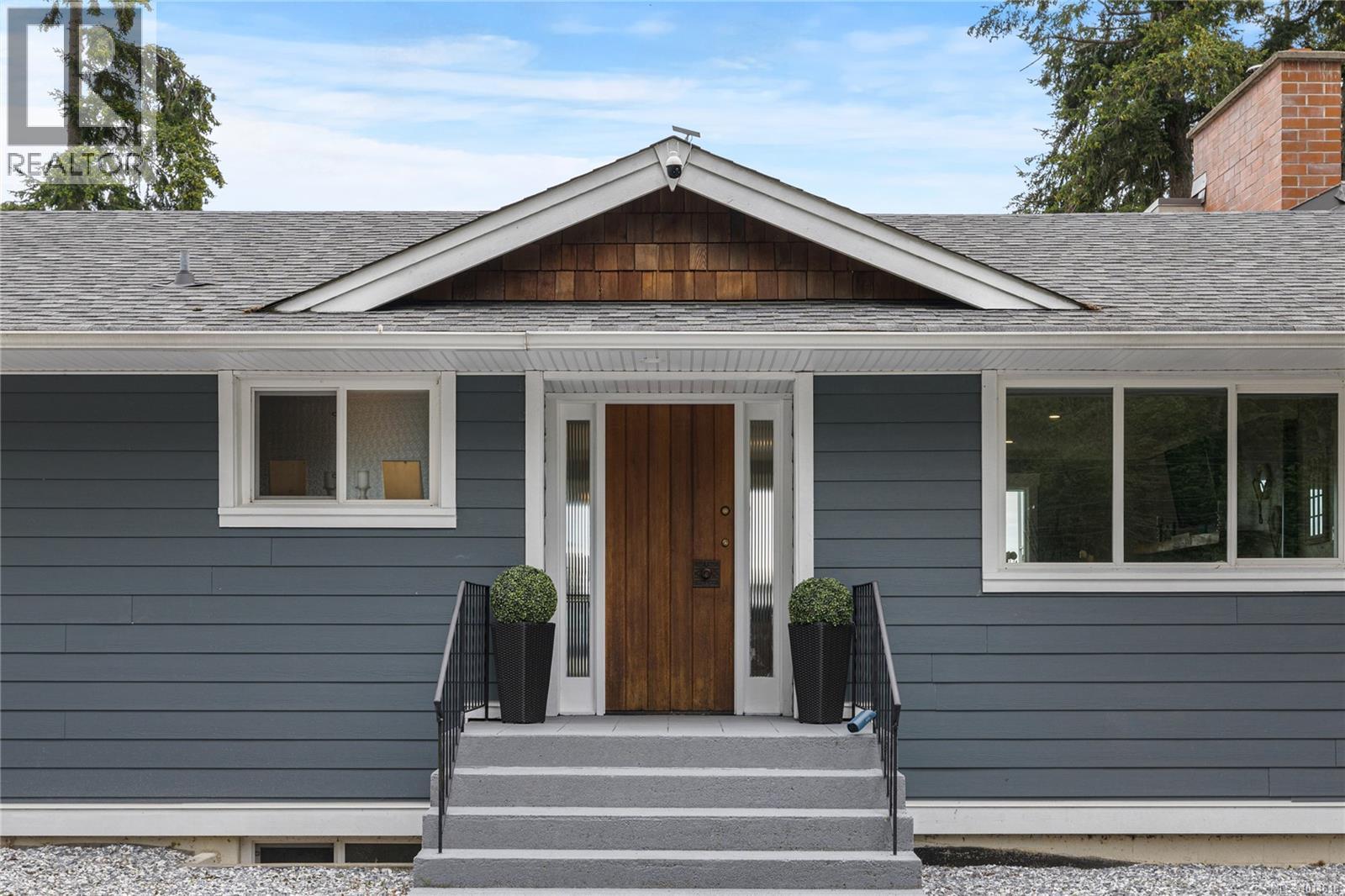 6445 Island Hwy W, Qualicum Beach