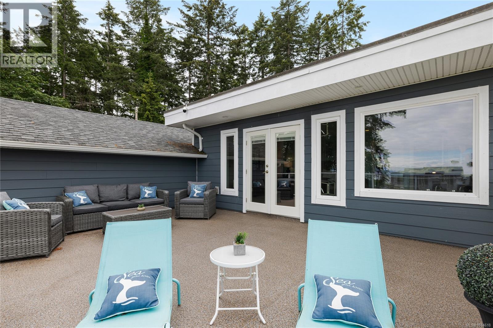 6445 Island Hwy W, Qualicum Beach