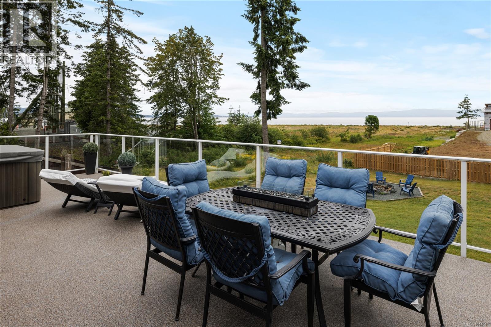 6445 Island Hwy W, Qualicum Beach