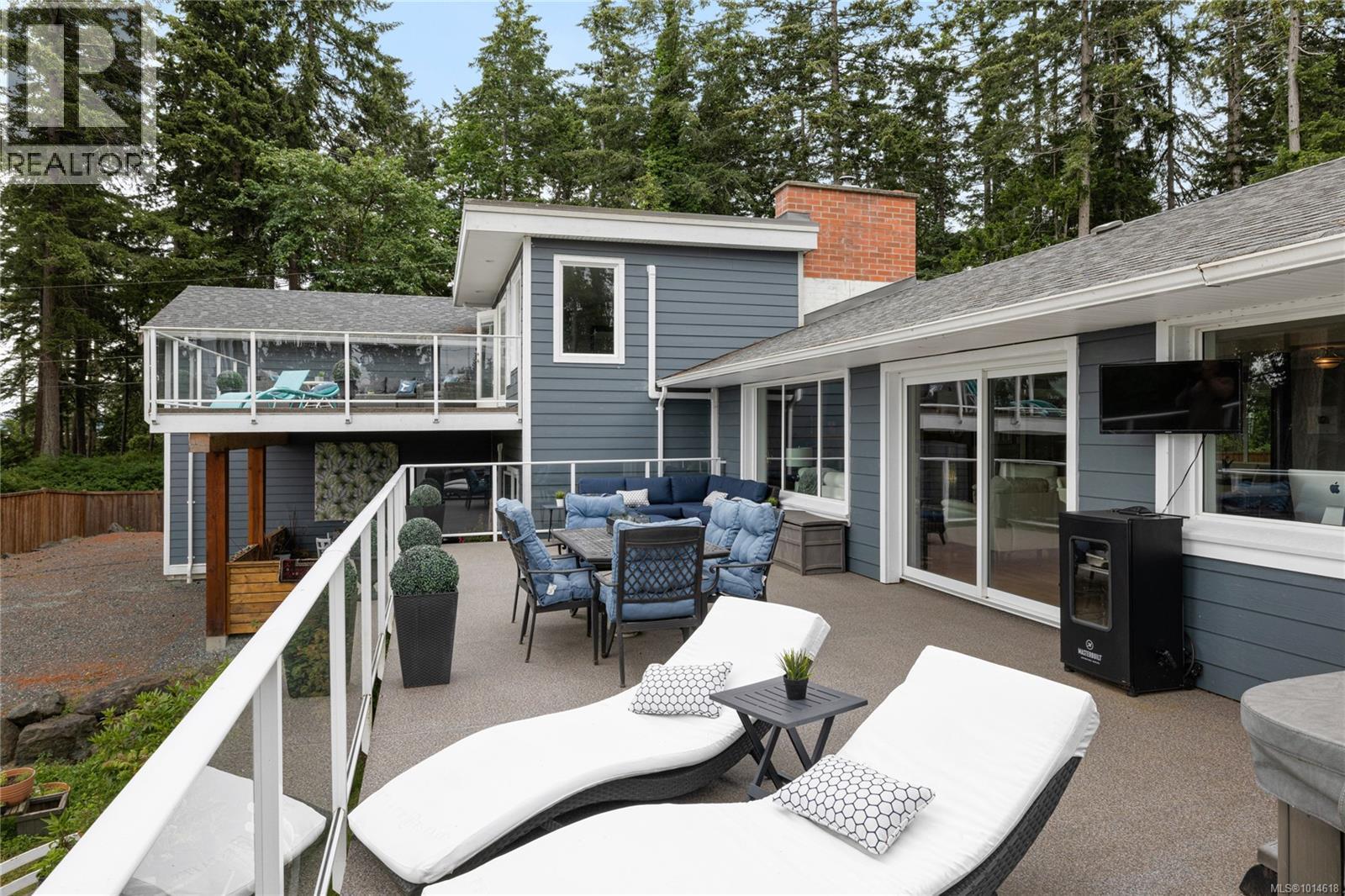 6445 Island Hwy W, Qualicum Beach