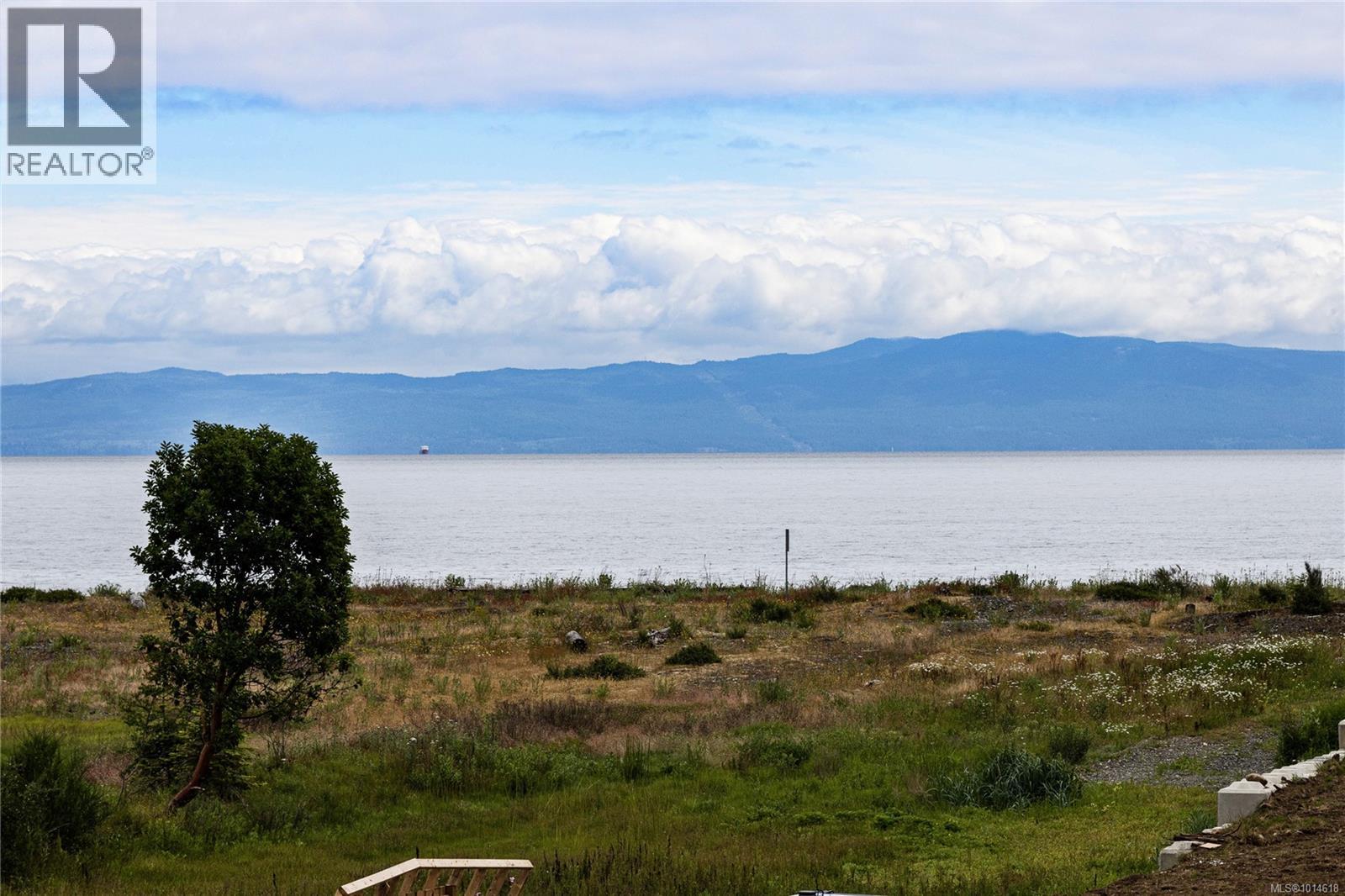 6445 Island Hwy W, Qualicum Beach