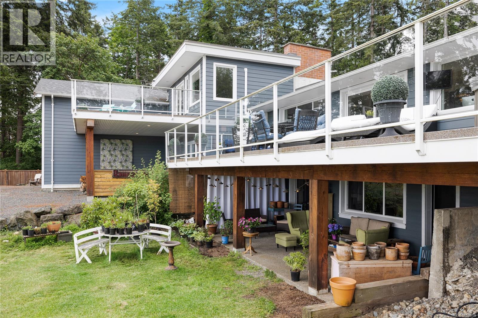 6445 Island Hwy W, Qualicum Beach