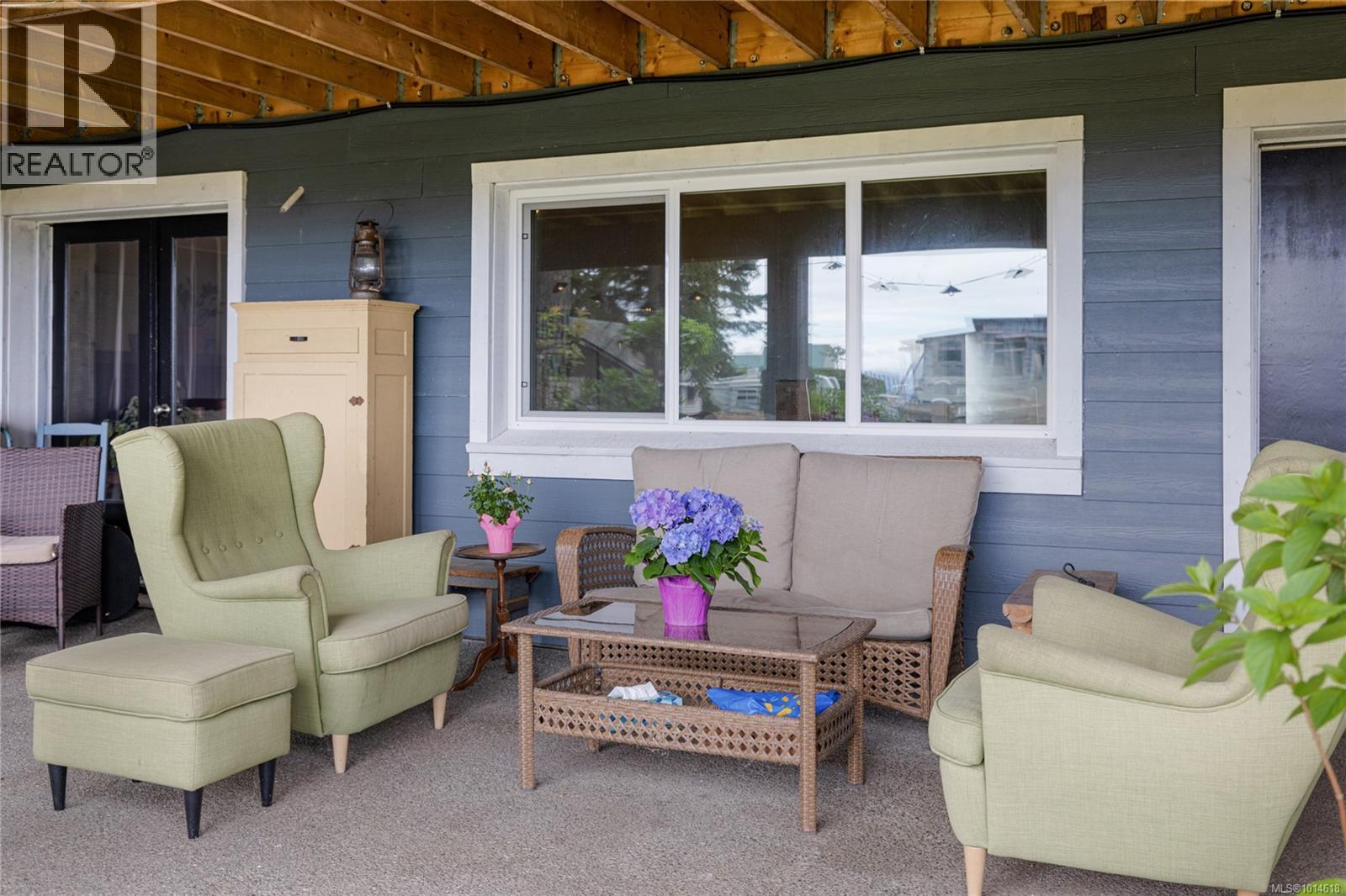 6445 Island Hwy W, Qualicum Beach