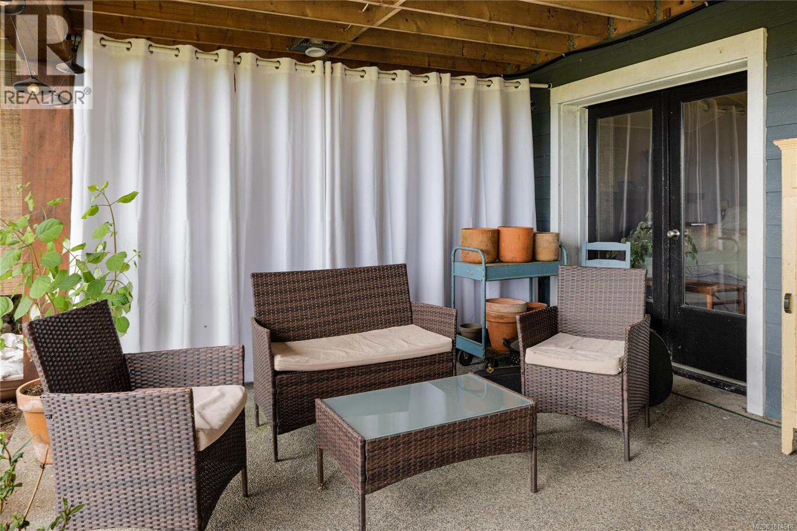 6445 Island Hwy W, Qualicum Beach