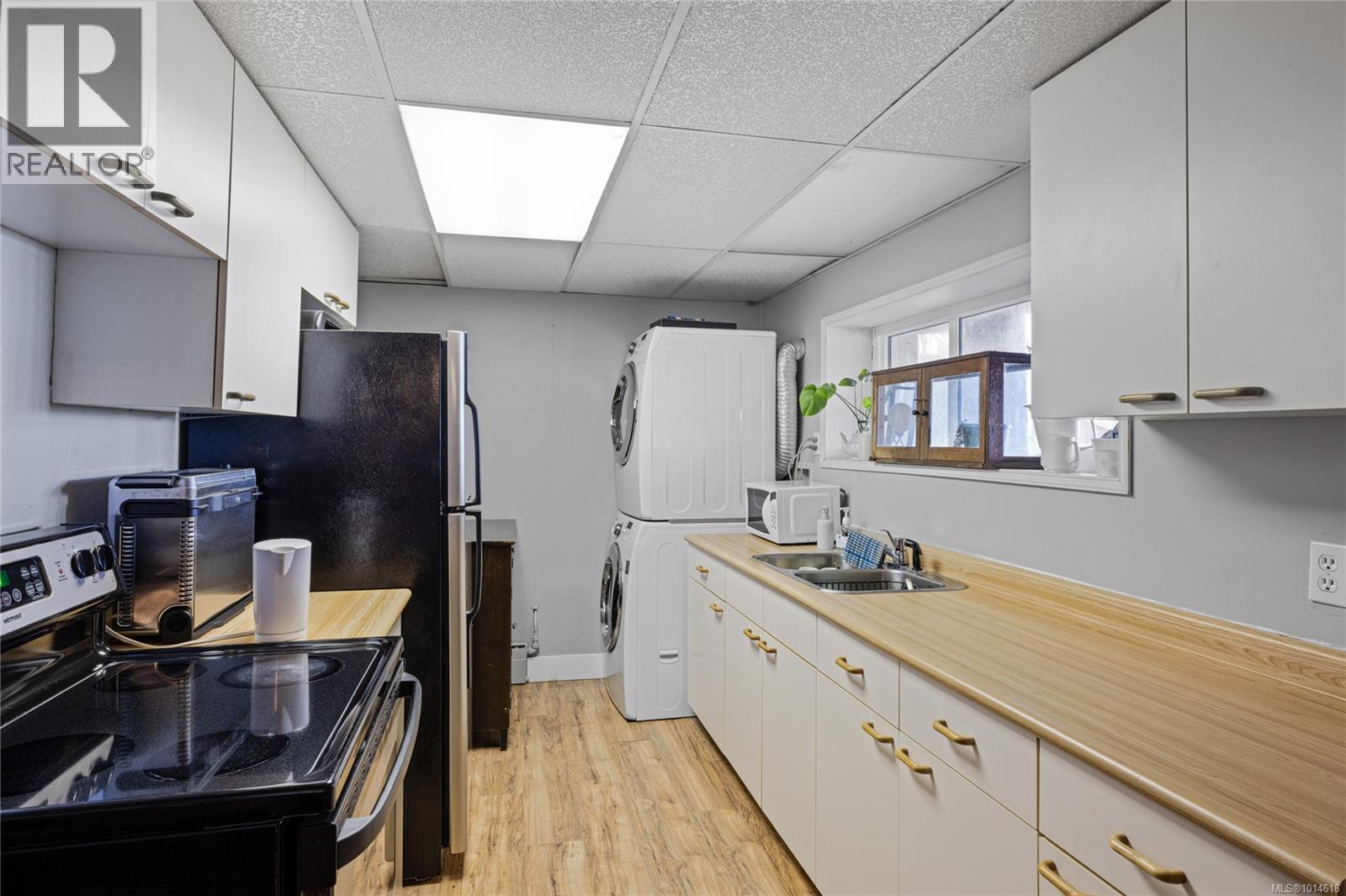 6445 Island Hwy W, Qualicum Beach