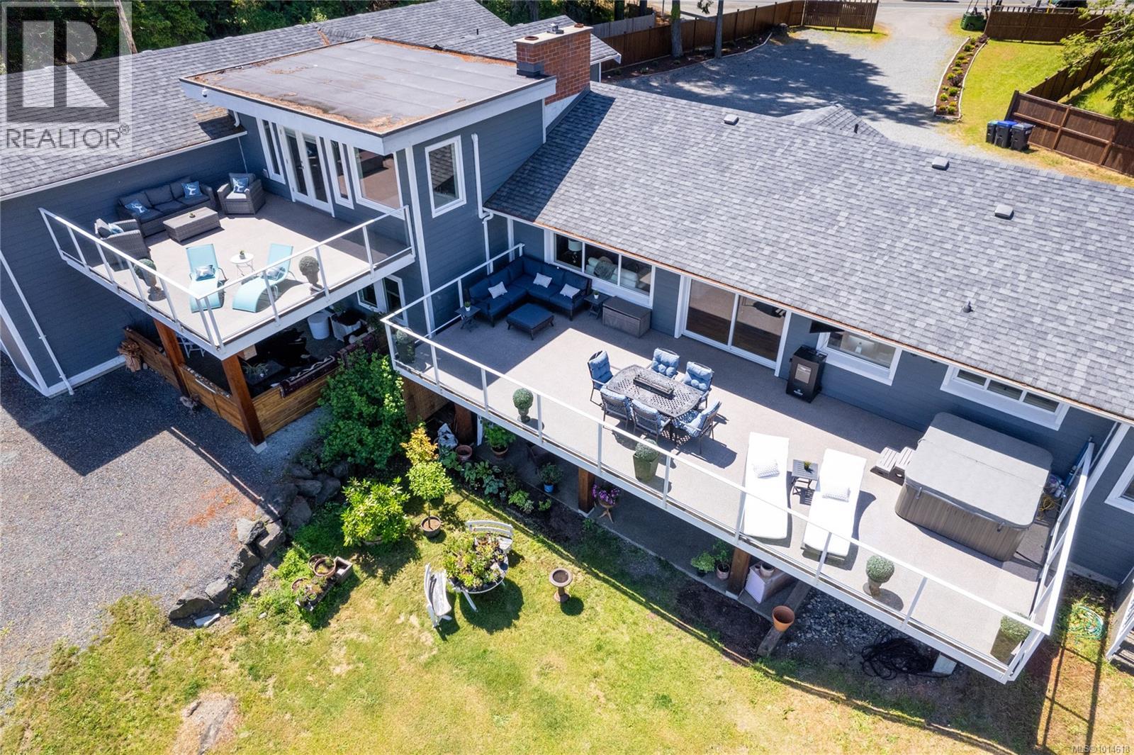 6445 Island Hwy W, Qualicum Beach