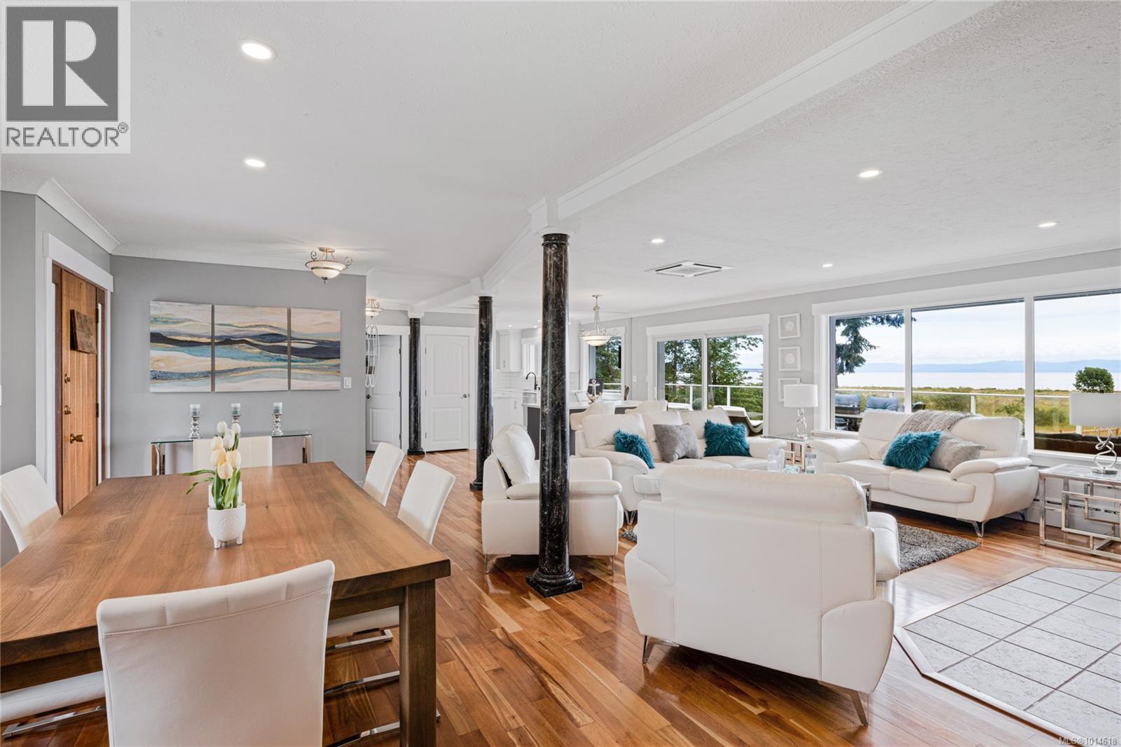 6445 Island Hwy W, Qualicum Beach