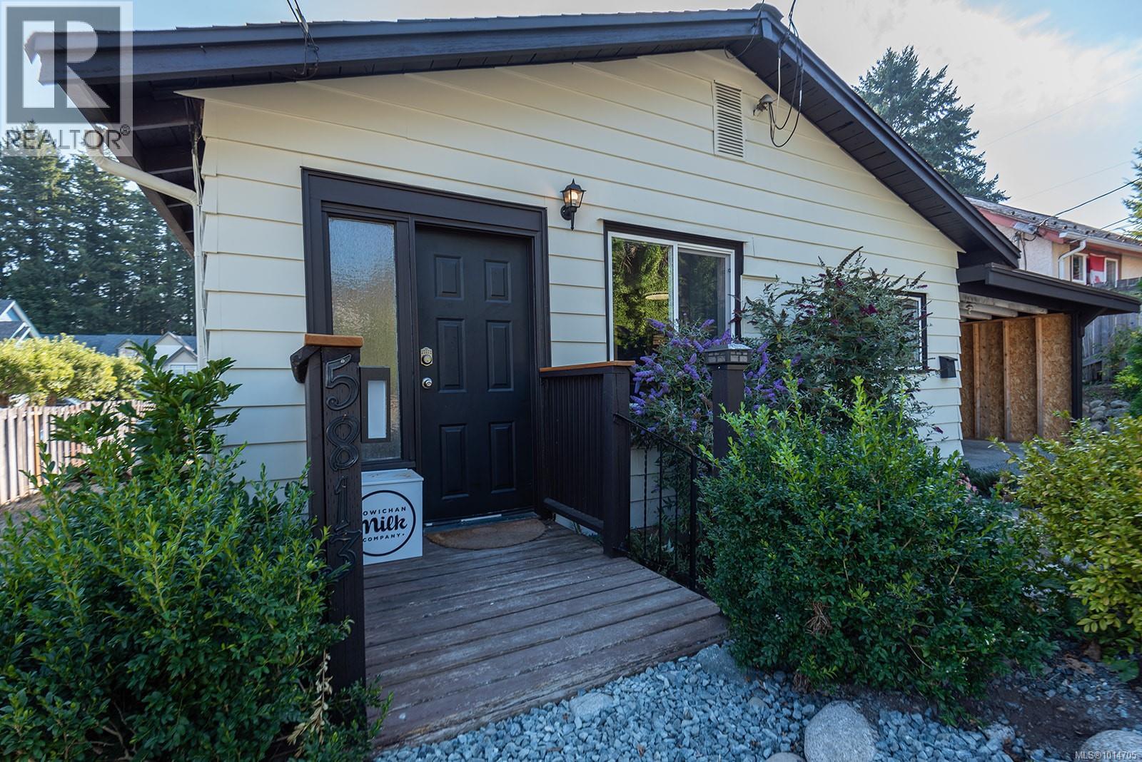 5813 Banks Rd, Duncan