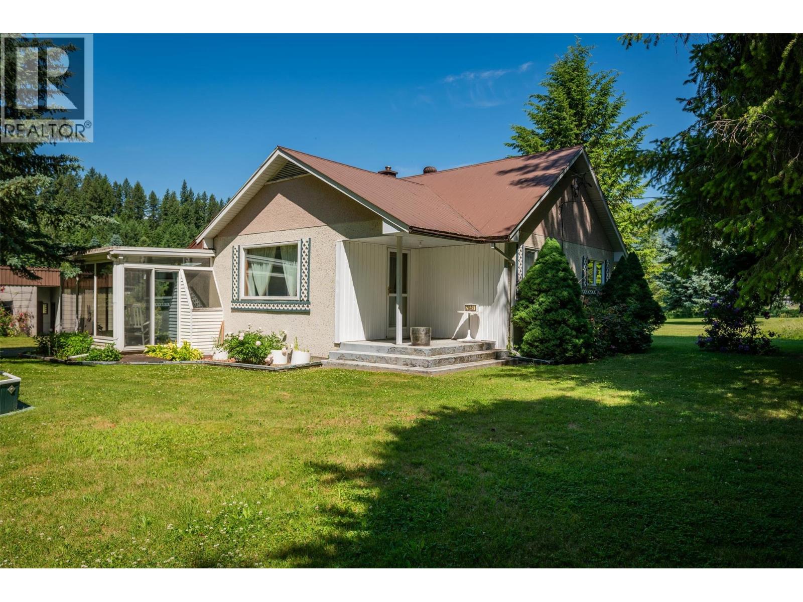 2645 Shoreacres Road, Castlegar