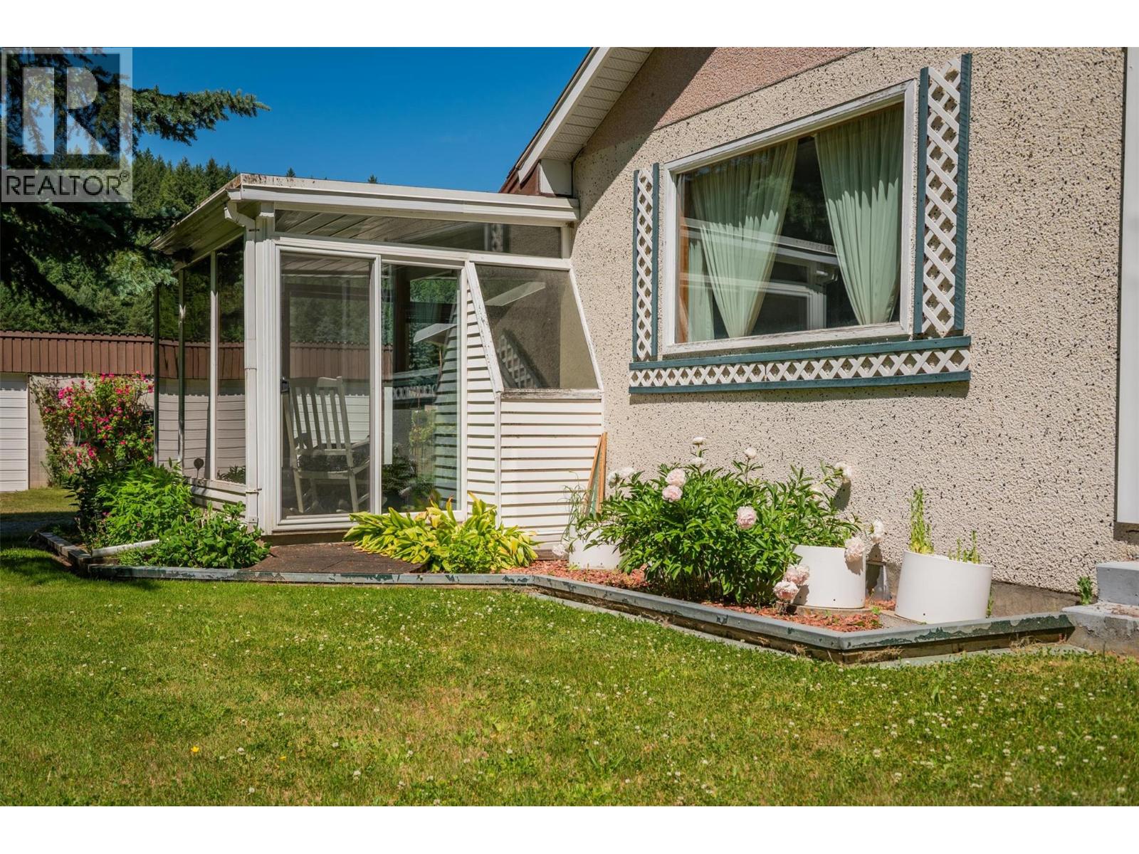 2645 Shoreacres Road, Castlegar