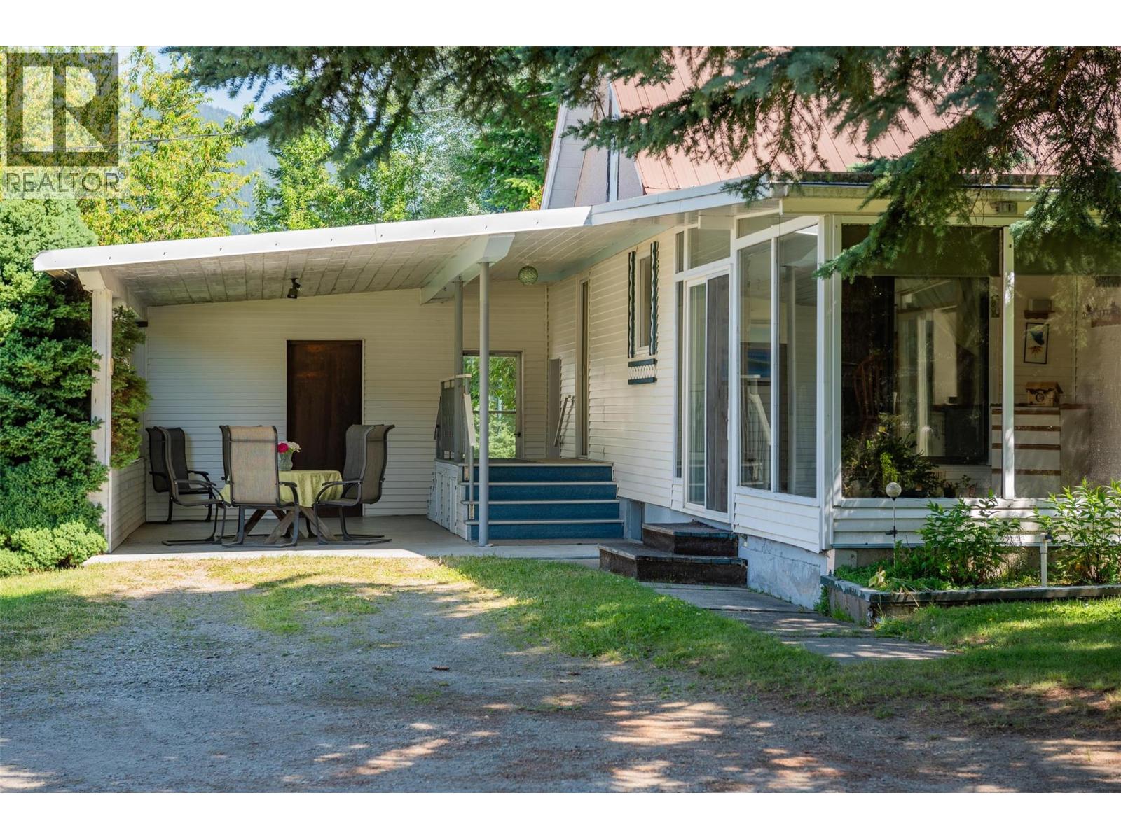 2645 Shoreacres Road, Castlegar